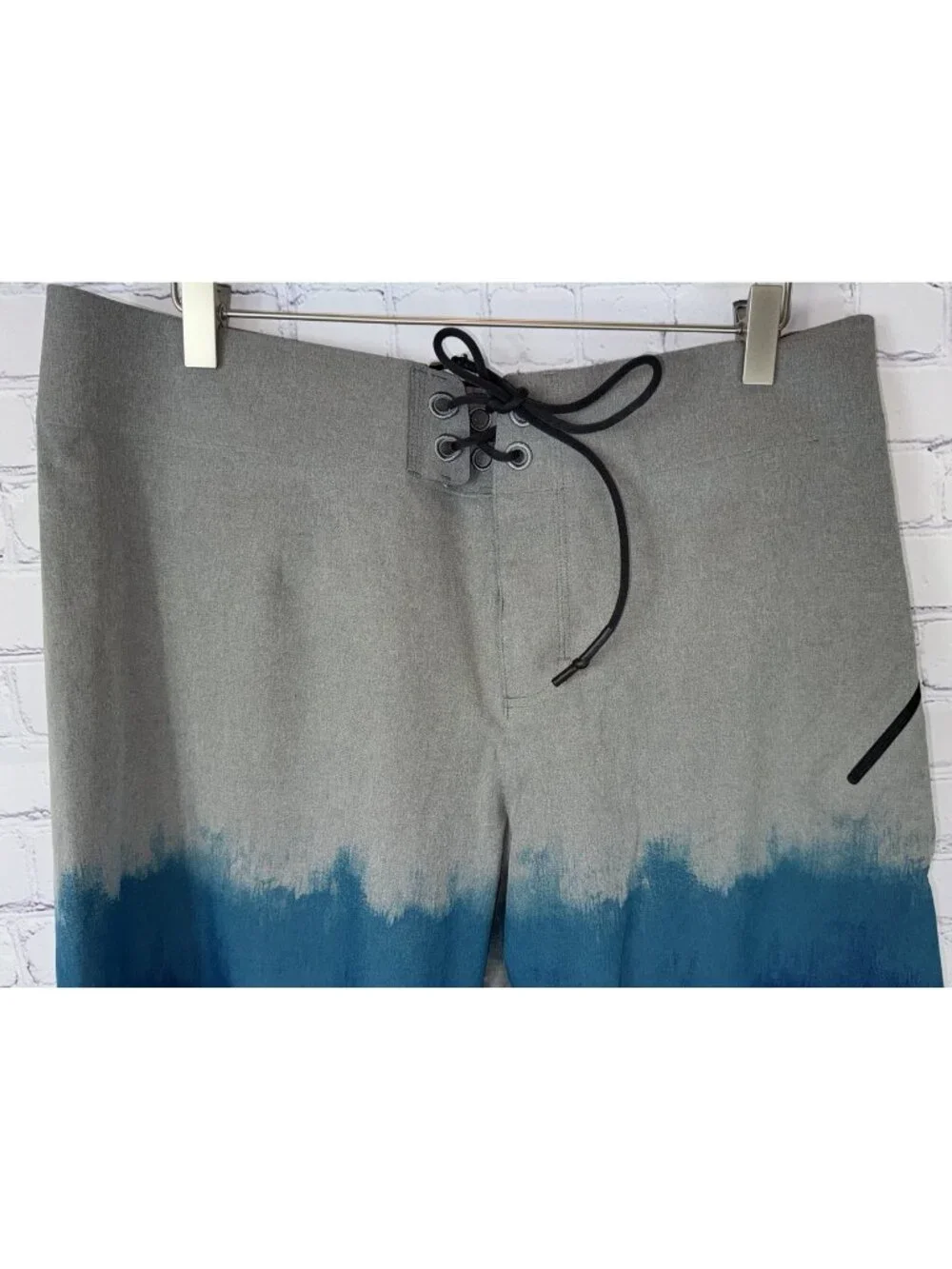 LULULEMON Men’s Size 36 Board Shorts Trunks Gray Blue Ombré Swim Suit Waves